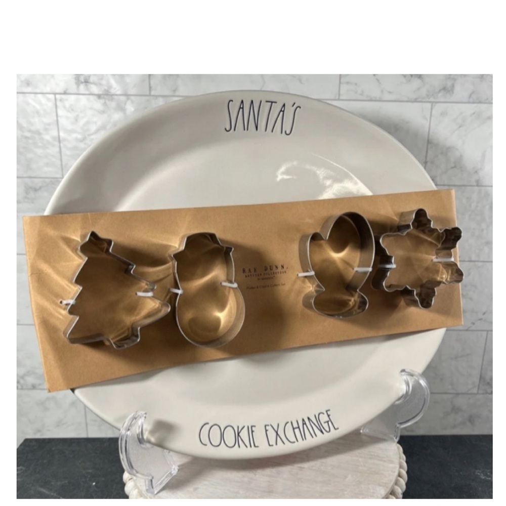 NEW Rae Dunn Santa’s Cookie Exchange Plate With Cookie Cutters Christmas Ceramic